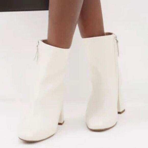 FASHION NOVA SIDE ZIP CHUNKY HEELED CLASSIC BOOTS - Picture 1 of 16